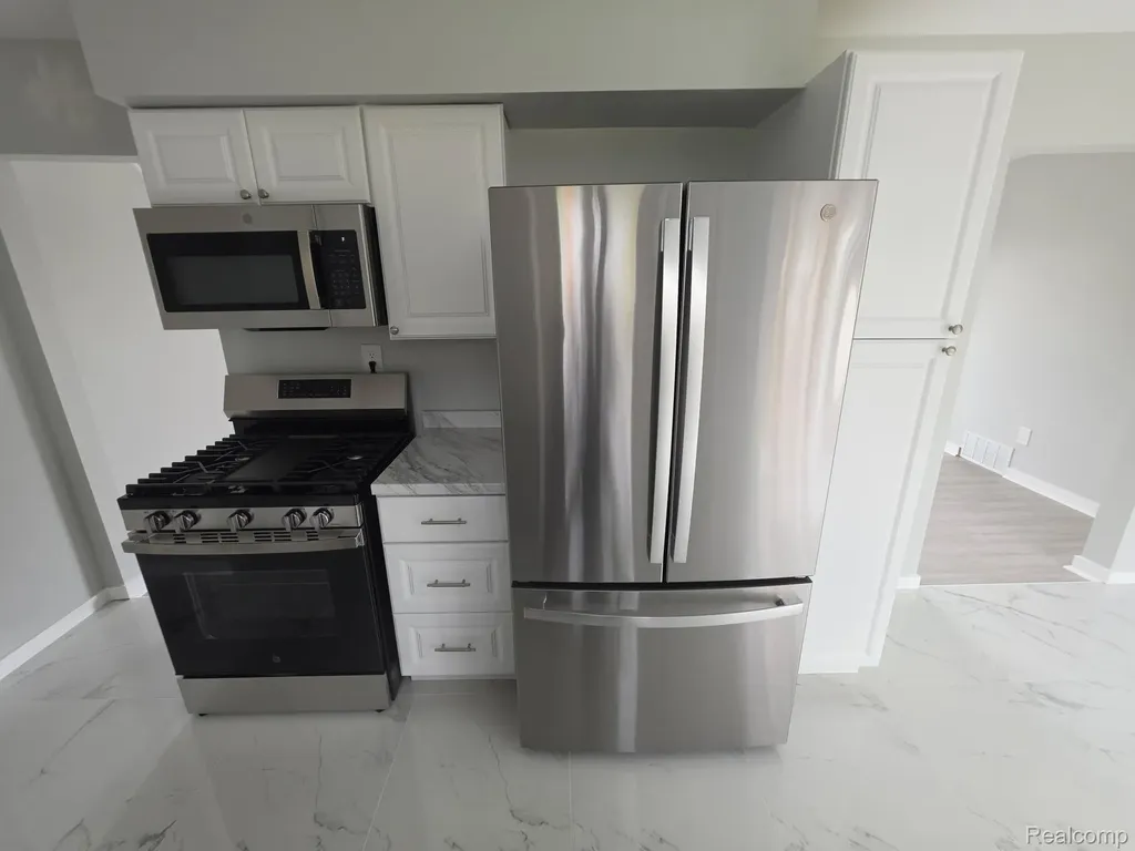 459 New York Avenue Lincoln Park City MI 48146
