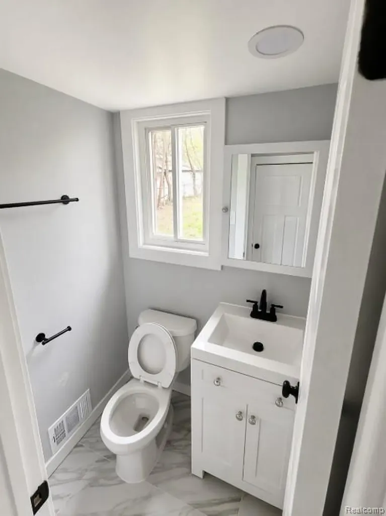 459 New York Avenue Lincoln Park City MI 48146