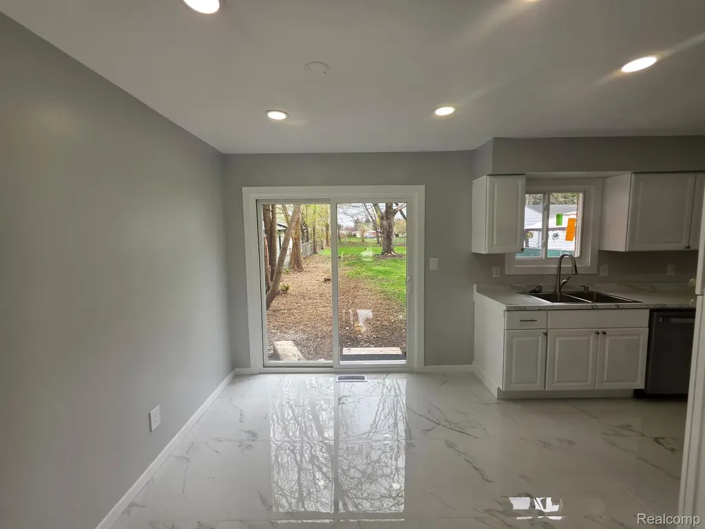459 New York Avenue Lincoln Park City MI 48146