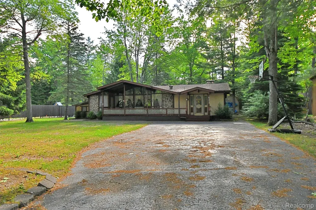 6252 Clearbrook Drive Richfield Township MI 48656