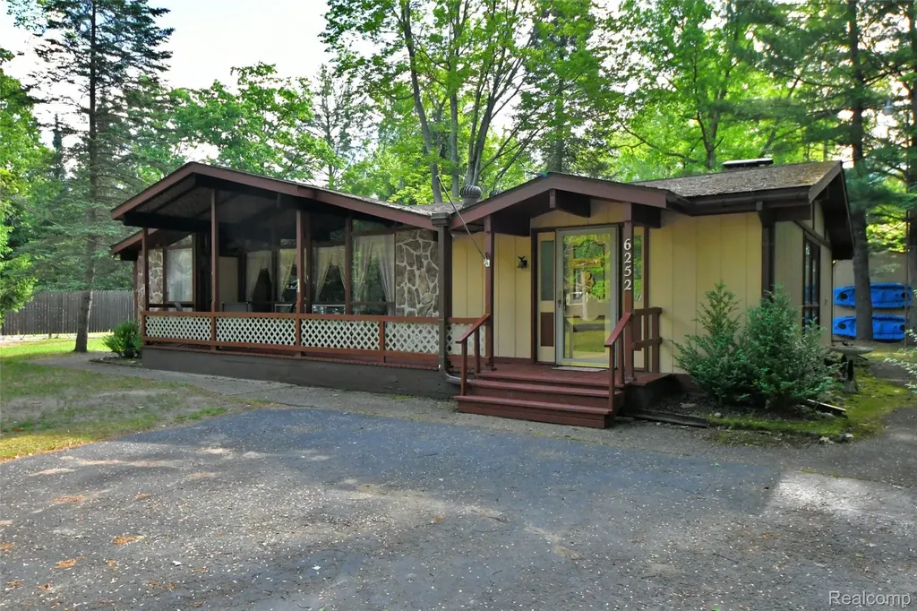 6252 Clearbrook Drive Richfield Township MI 48656