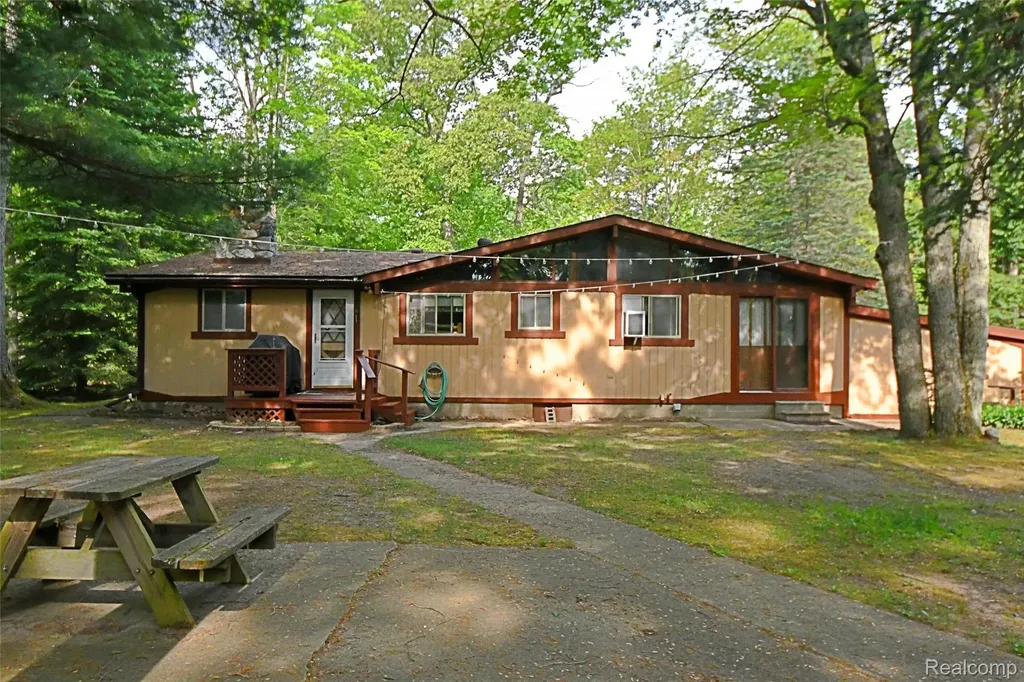 6252 Clearbrook Drive Richfield Township MI 48656