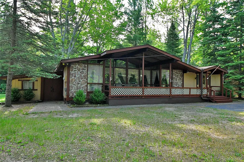 6252 Clearbrook Drive Richfield Township MI 48656