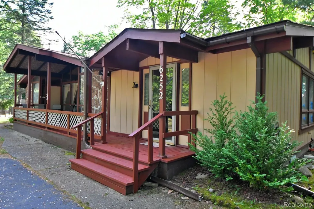 6252 Clearbrook Drive Richfield Township MI 48656