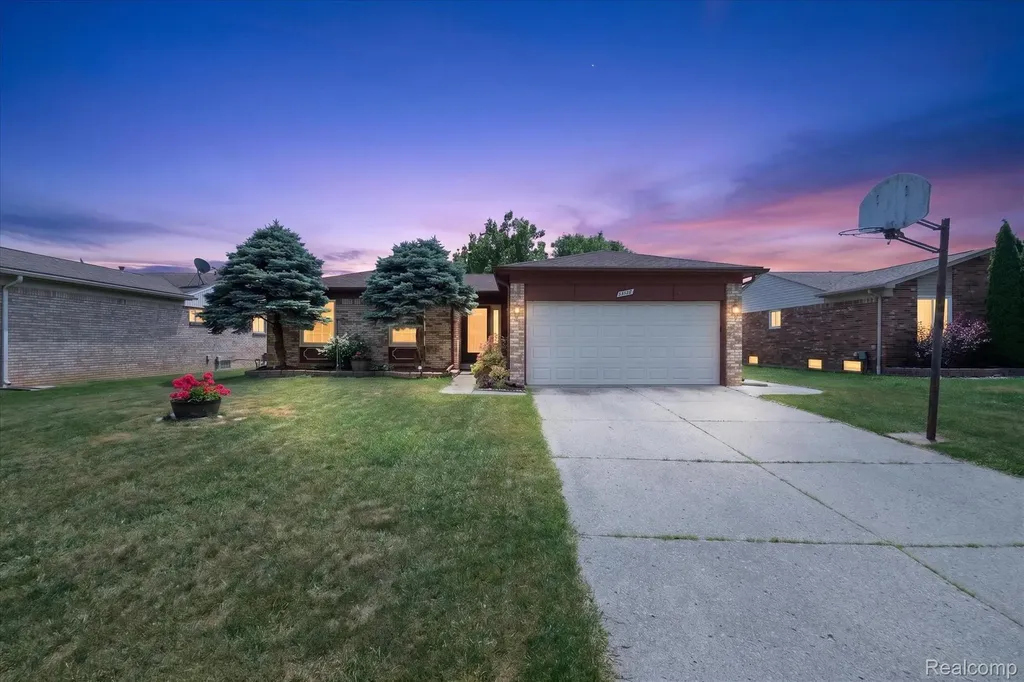 15720 Bono Drive Clinton Charter Township MI 48038