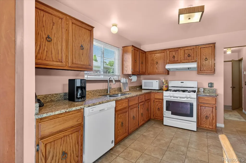 15720 Bono Drive Clinton Charter Township MI 48038