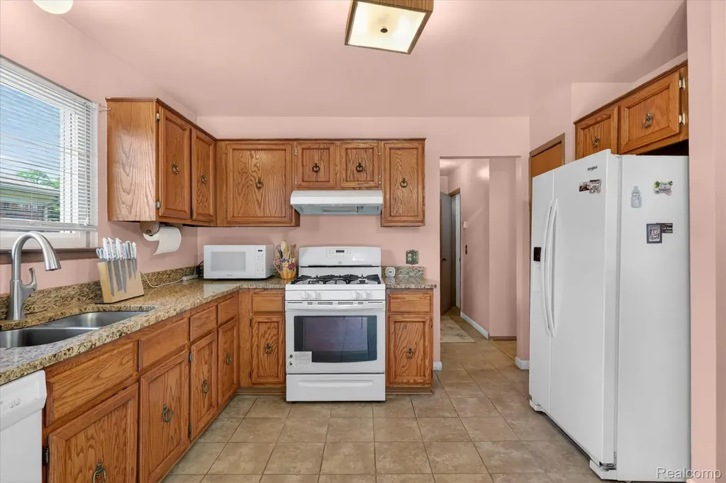 15720 Bono Drive Clinton Charter Township MI 48038
