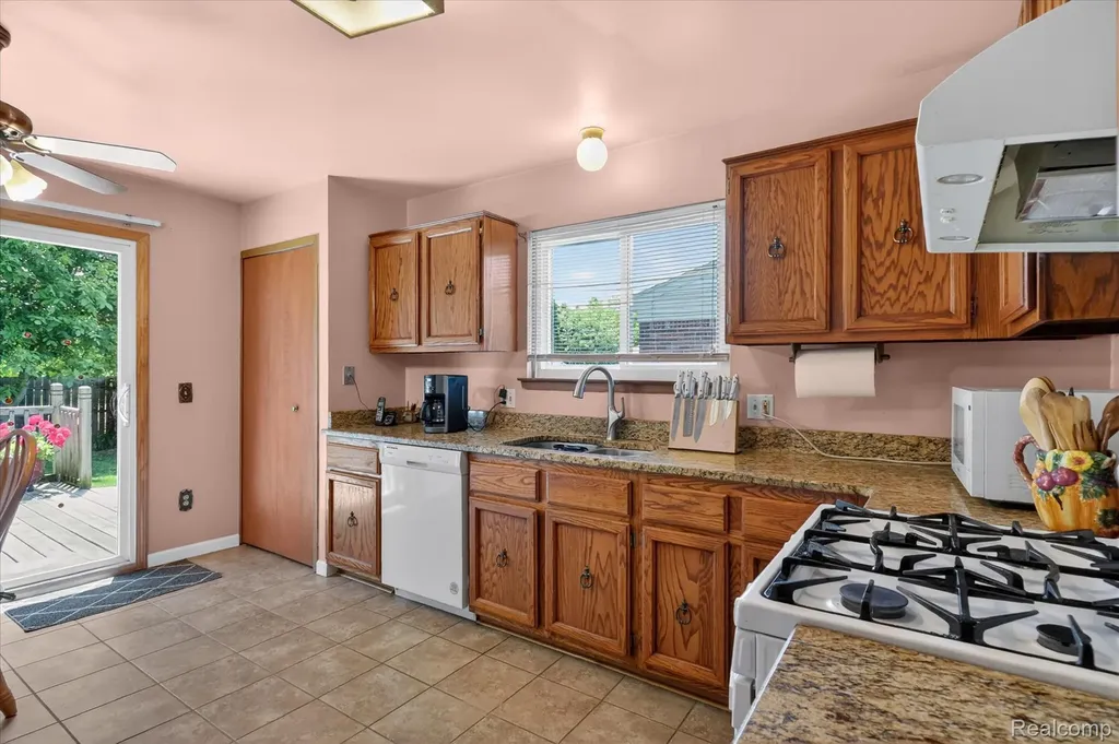 15720 Bono Drive Clinton Charter Township MI 48038