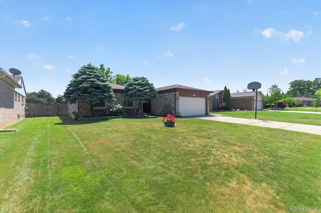 15720 Bono Drive Clinton Charter Township MI 48038