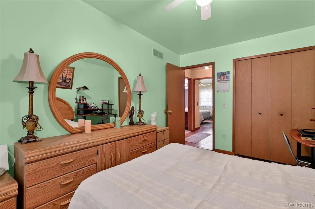 15720 Bono Drive Clinton Charter Township MI 48038