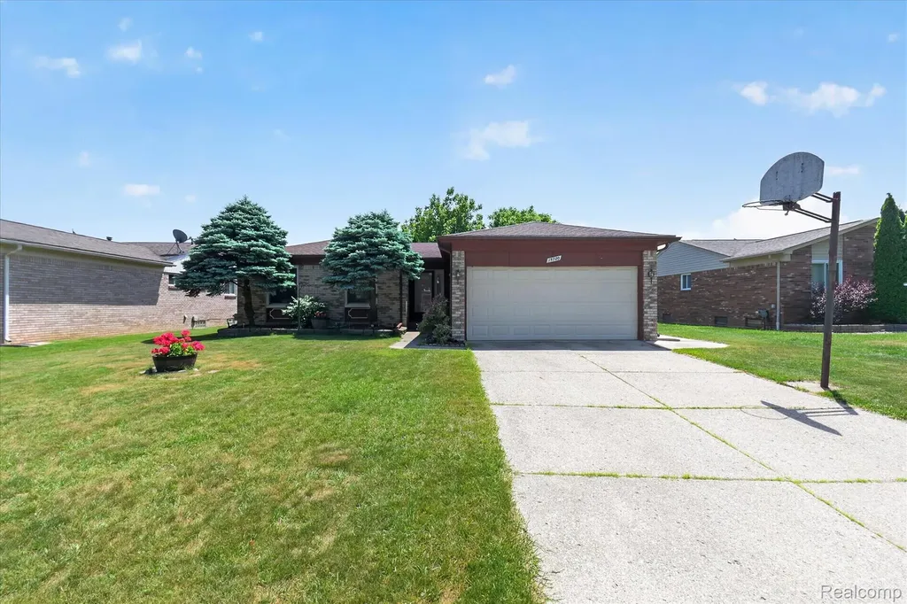 15720 Bono Drive Clinton Charter Township MI 48038