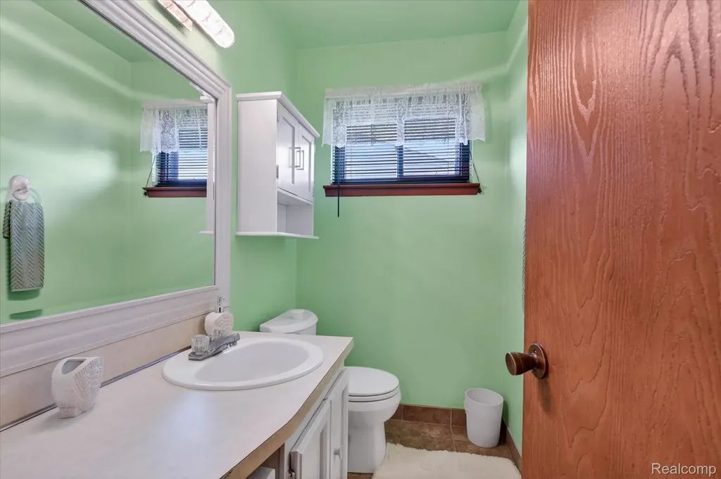 15720 Bono Drive Clinton Charter Township MI 48038