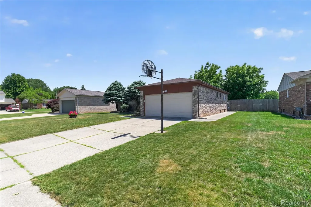 15720 Bono Drive Clinton Charter Township MI 48038