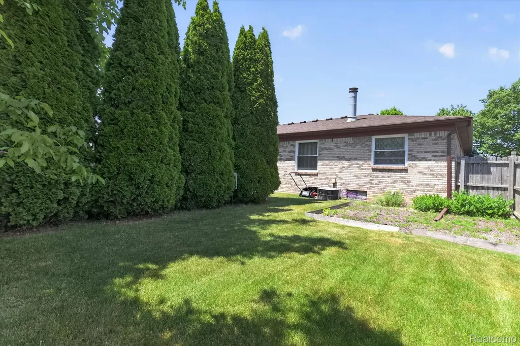 15720 Bono Drive Clinton Charter Township MI 48038