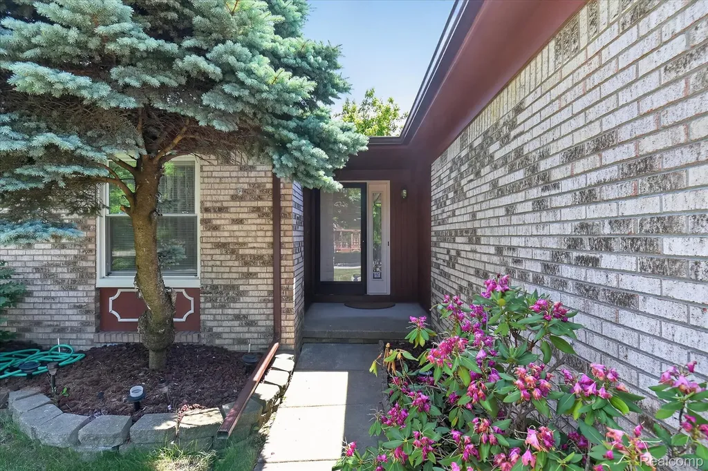 15720 Bono Drive Clinton Charter Township MI 48038