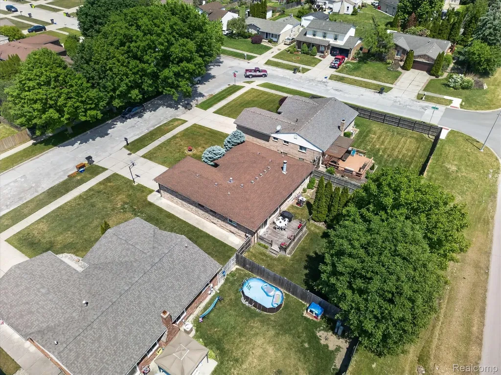 15720 Bono Drive Clinton Charter Township MI 48038