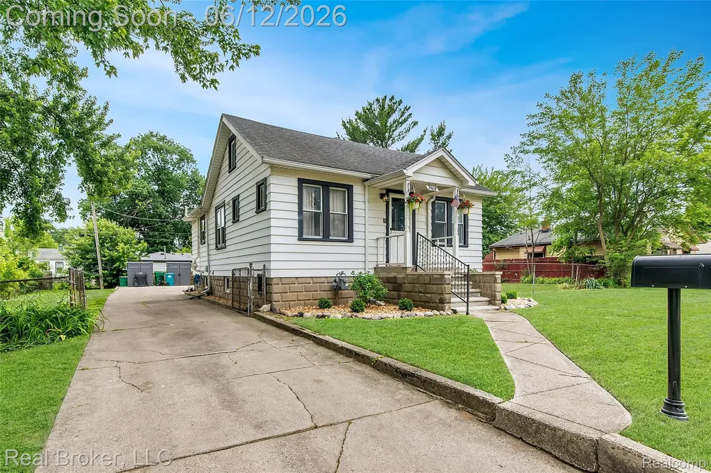 29019 Birchlawn Street Garden City City MI 48135
