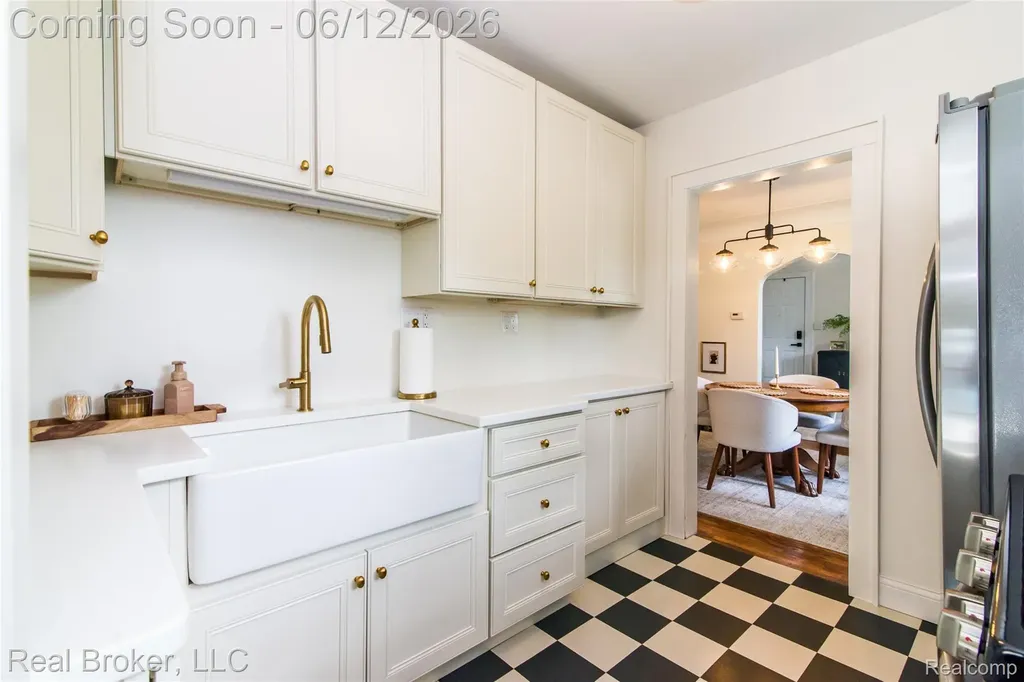 29019 Birchlawn Street Garden City City MI 48135