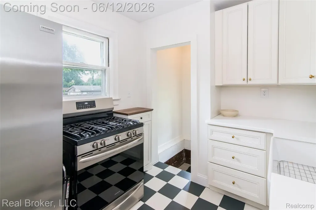 29019 Birchlawn Street Garden City City MI 48135