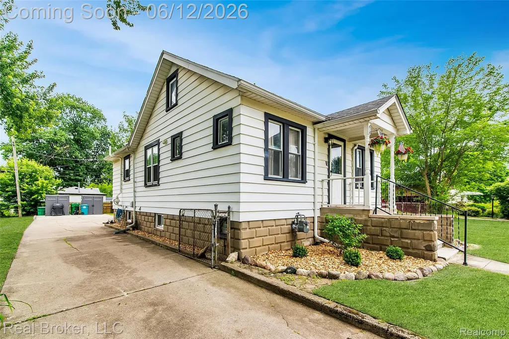 29019 Birchlawn Street Garden City City MI 48135