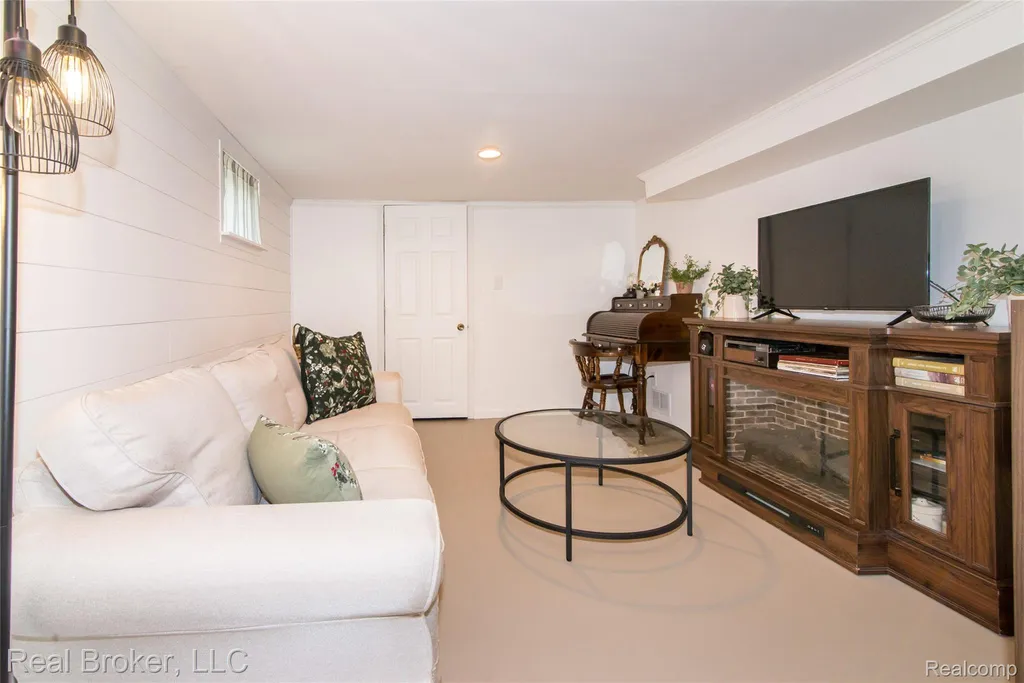 29019 Birchlawn Street Garden City City MI 48135