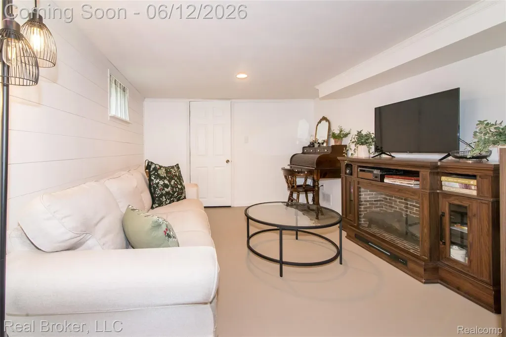 29019 Birchlawn Street Garden City City MI 48135