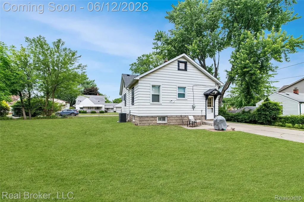 29019 Birchlawn Street Garden City City MI 48135