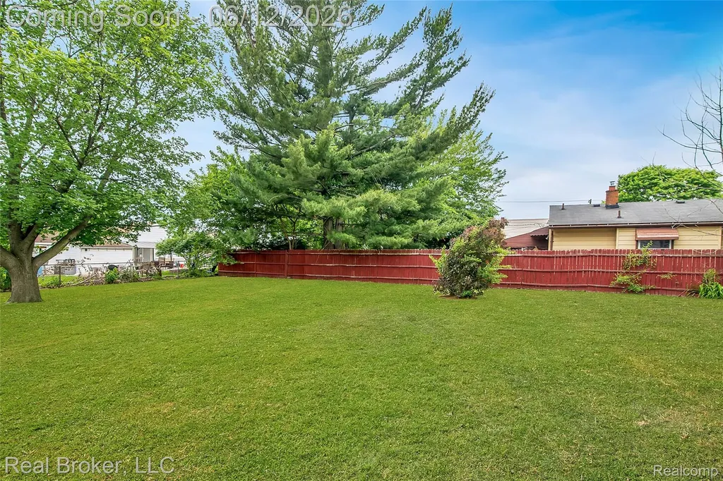 29019 Birchlawn Street Garden City City MI 48135