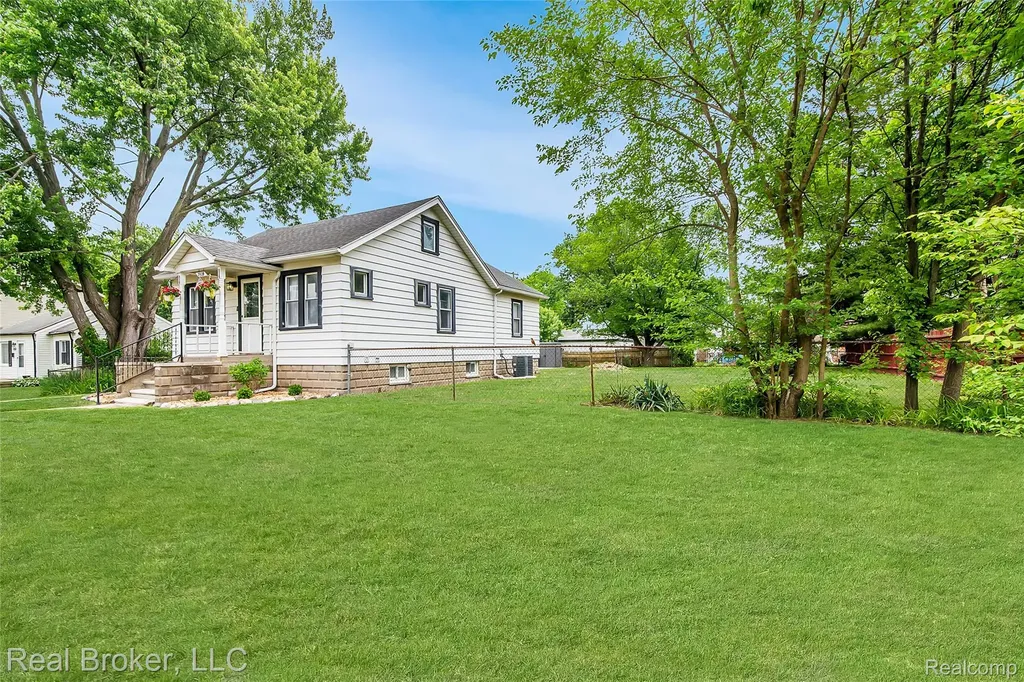 29019 Birchlawn Street Garden City City MI 48135