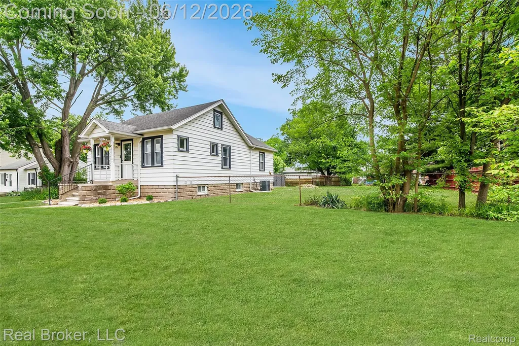 29019 Birchlawn Street Garden City City MI 48135