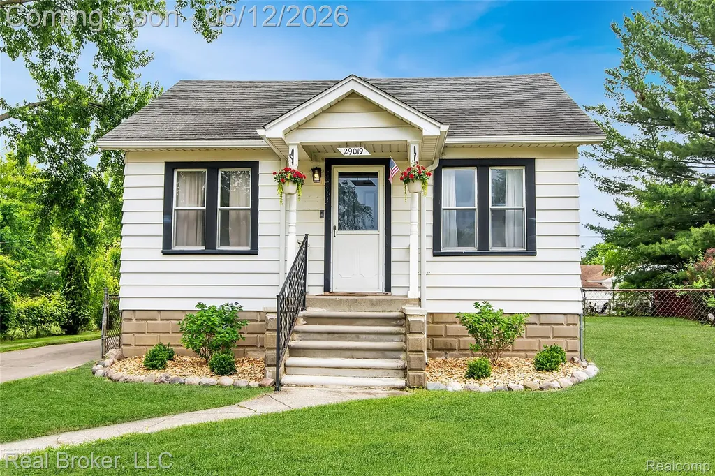 29019 Birchlawn Street Garden City City MI 48135