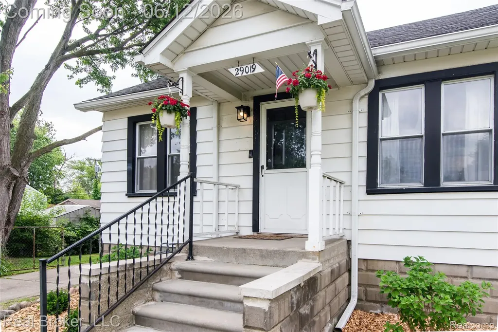 29019 Birchlawn Street Garden City City MI 48135