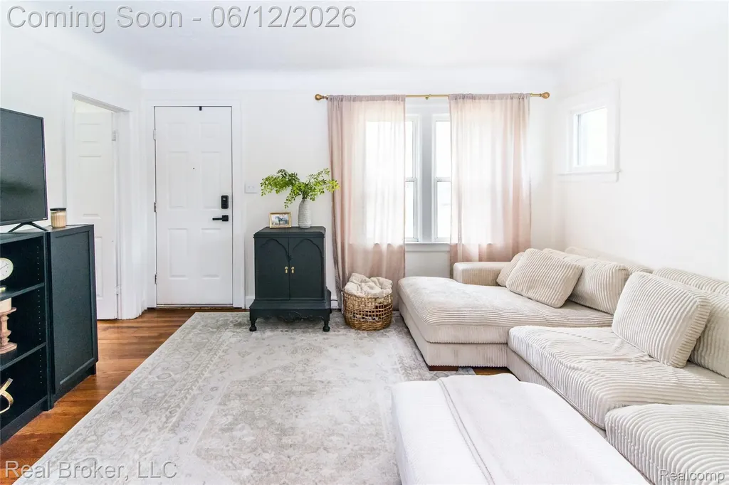 29019 Birchlawn Street Garden City City MI 48135
