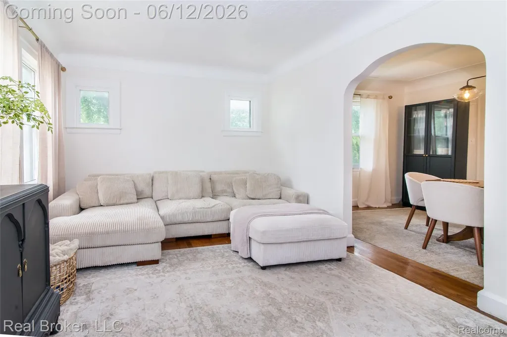29019 Birchlawn Street Garden City City MI 48135