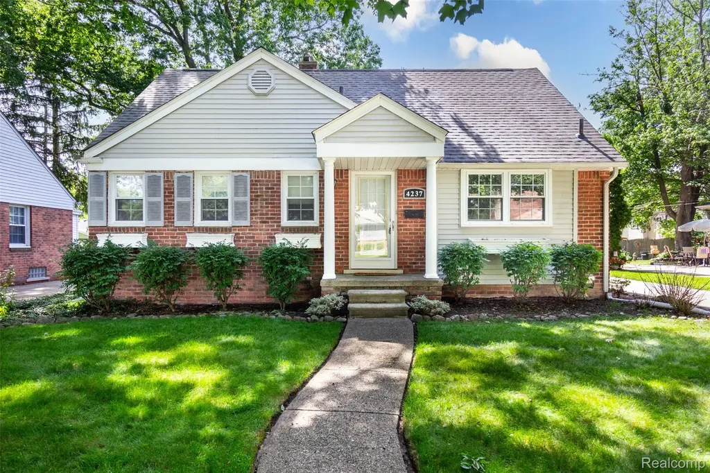 4237 Wakefield Road Berkley City MI 48072