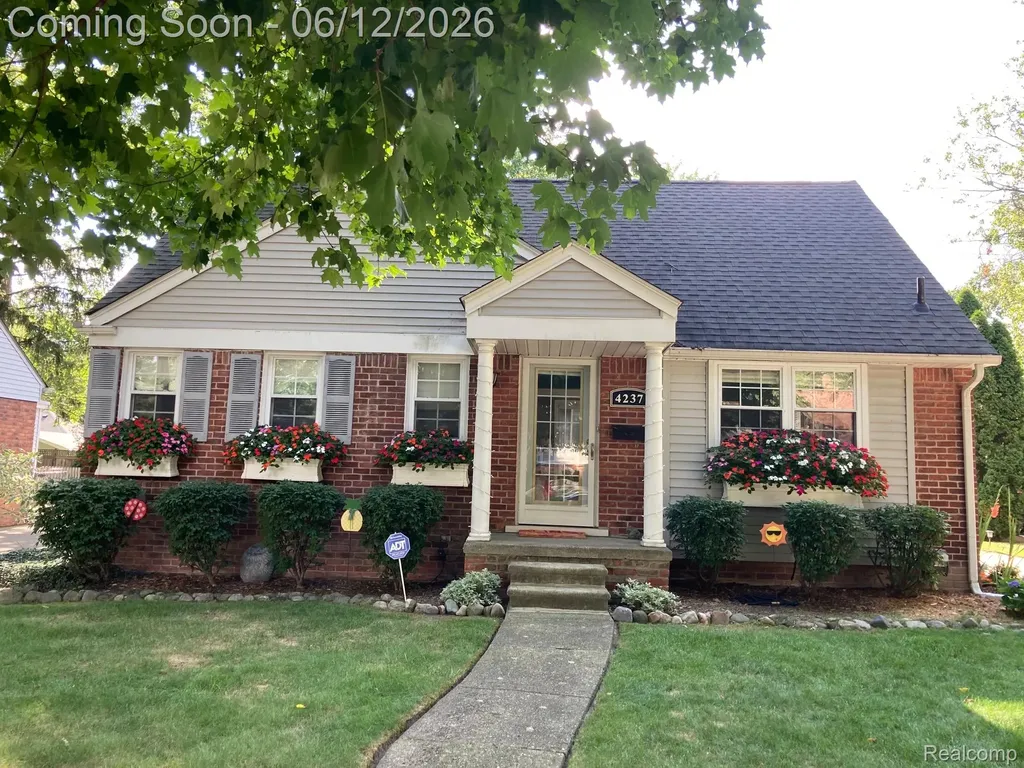 4237 Wakefield Road Berkley City MI 48072