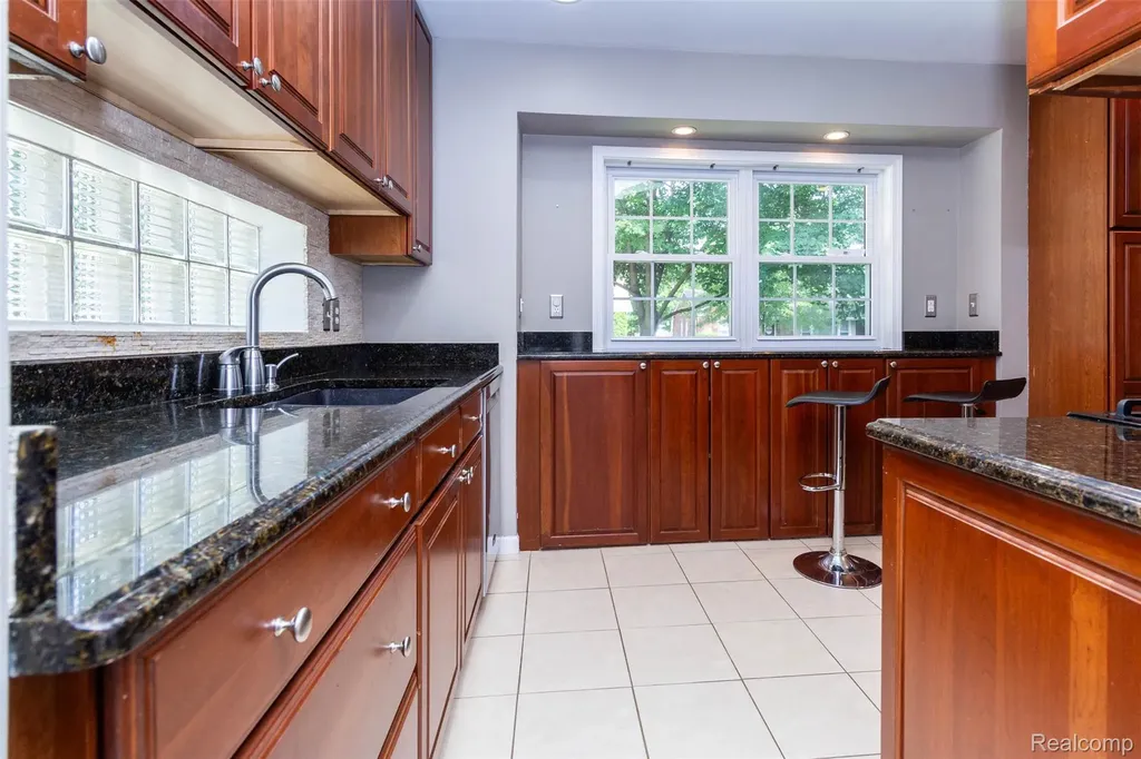 4237 Wakefield Road Berkley City MI 48072
