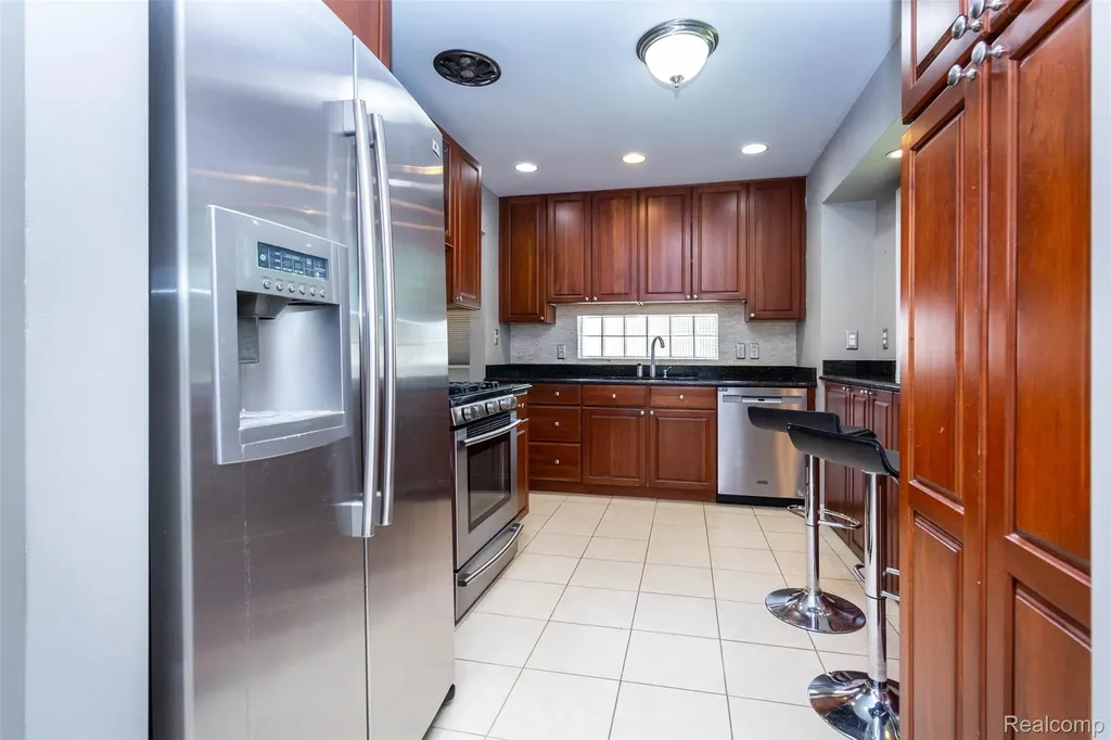 4237 Wakefield Road Berkley City MI 48072