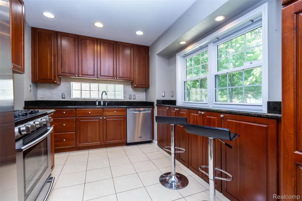 4237 Wakefield Road Berkley City MI 48072