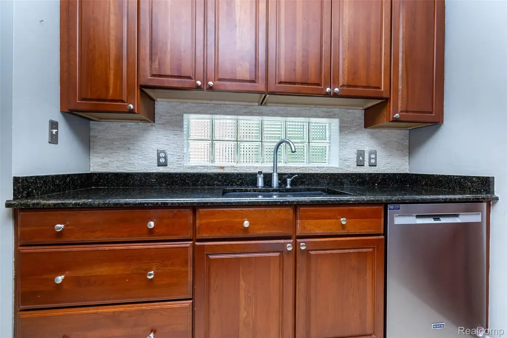 4237 Wakefield Road Berkley City MI 48072