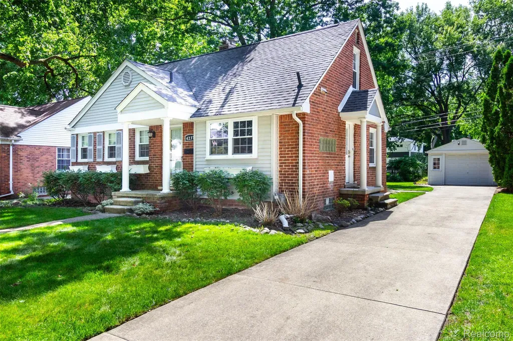 4237 Wakefield Road Berkley City MI 48072
