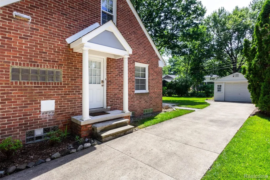 4237 Wakefield Road Berkley City MI 48072