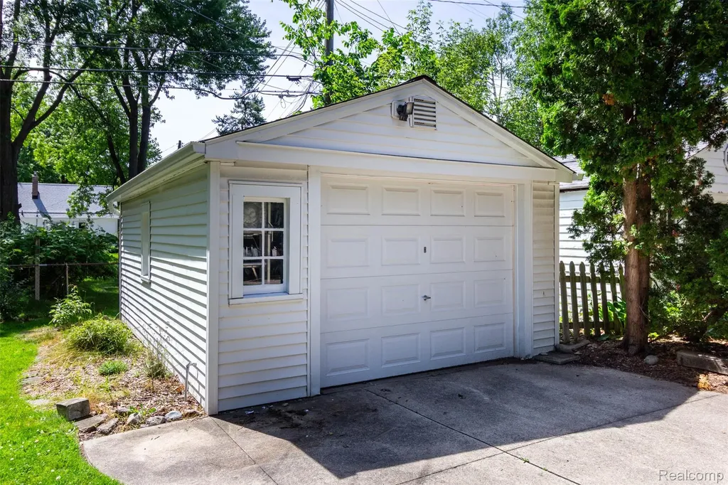 4237 Wakefield Road Berkley City MI 48072
