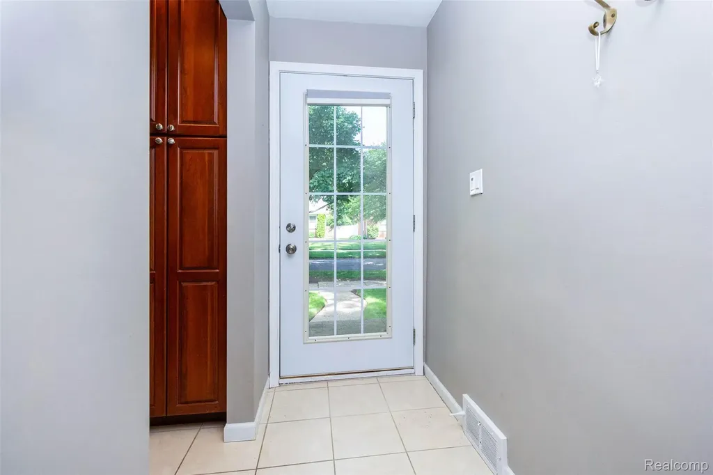 4237 Wakefield Road Berkley City MI 48072