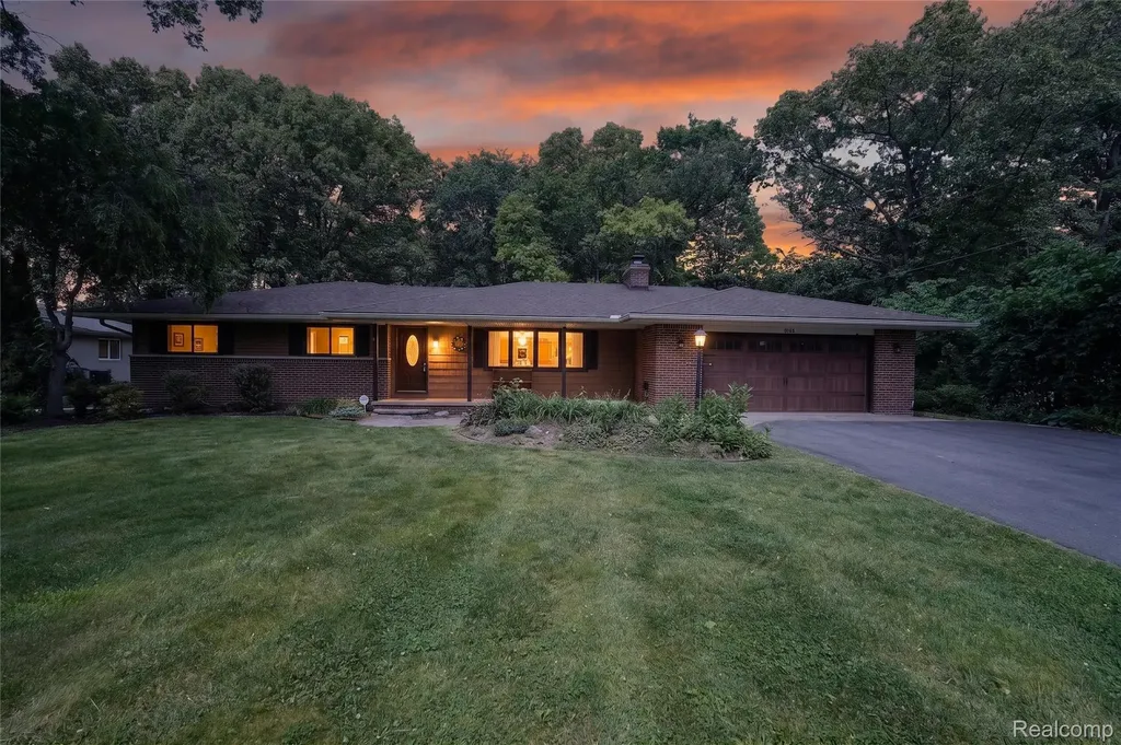 8668 Cooley Beach Drive White Lake Charter Township MI 48386