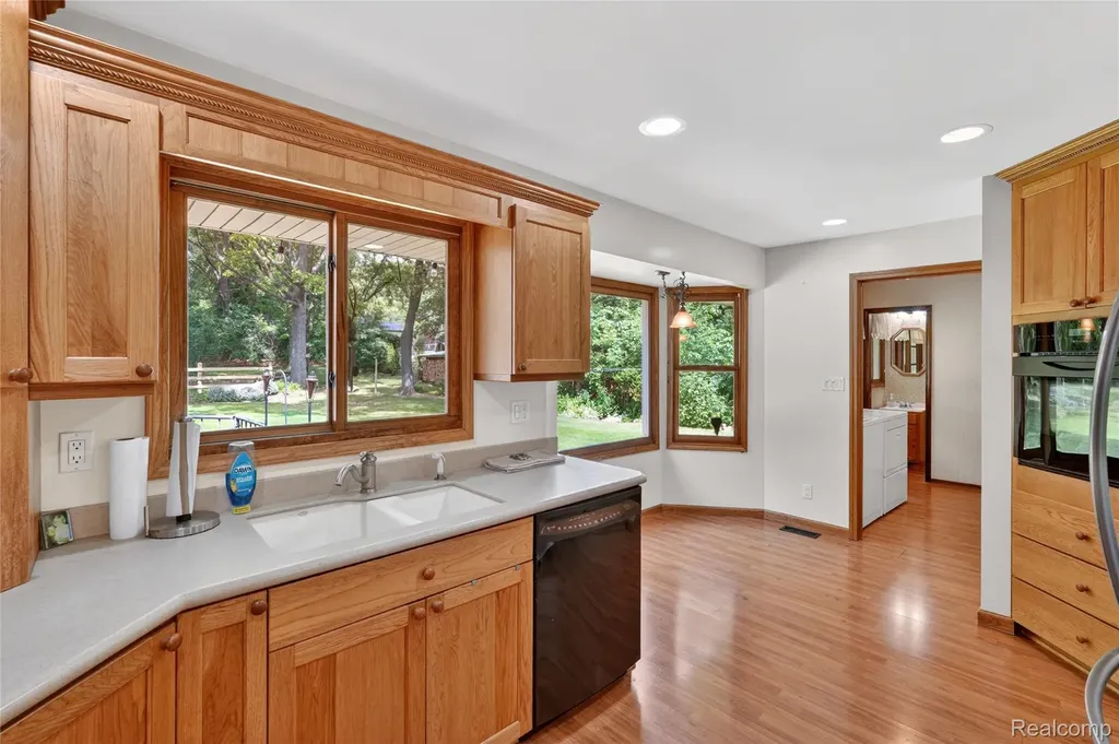 8668 Cooley Beach Drive White Lake Charter Township MI 48386
