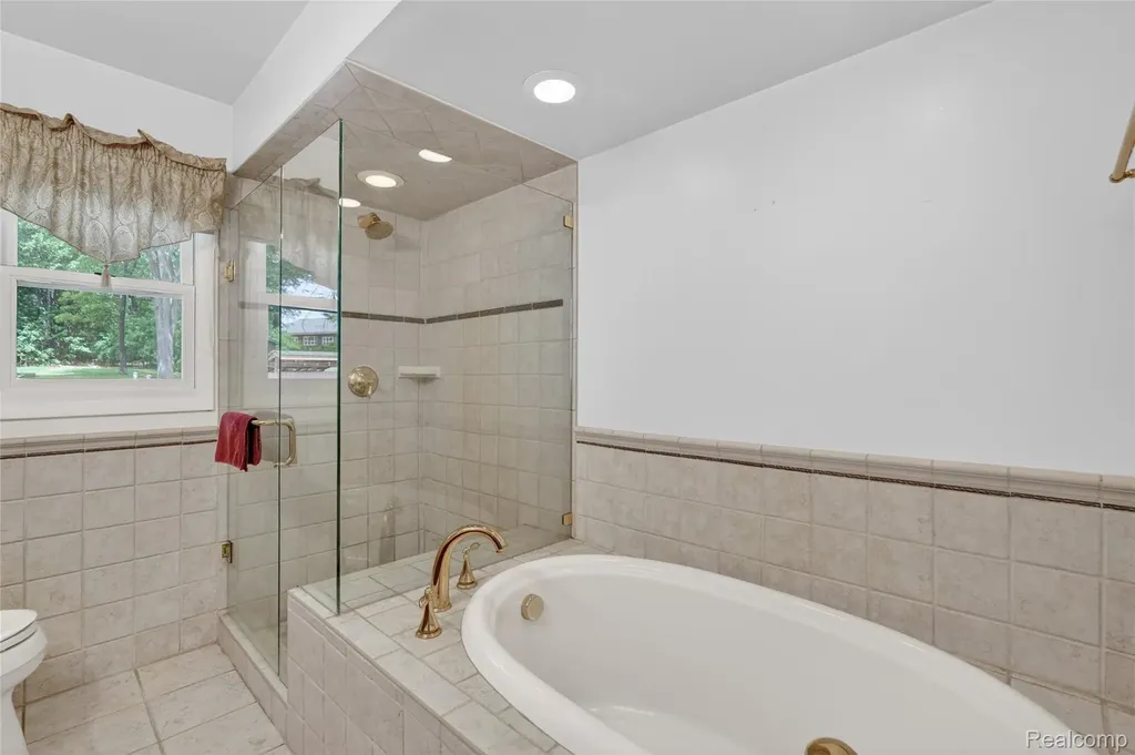 8668 Cooley Beach Drive White Lake Charter Township MI 48386