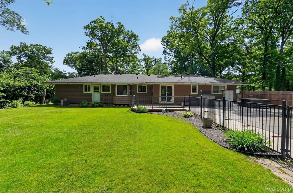 8668 Cooley Beach Drive White Lake Charter Township MI 48386