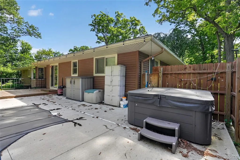 8668 Cooley Beach Drive White Lake Charter Township MI 48386
