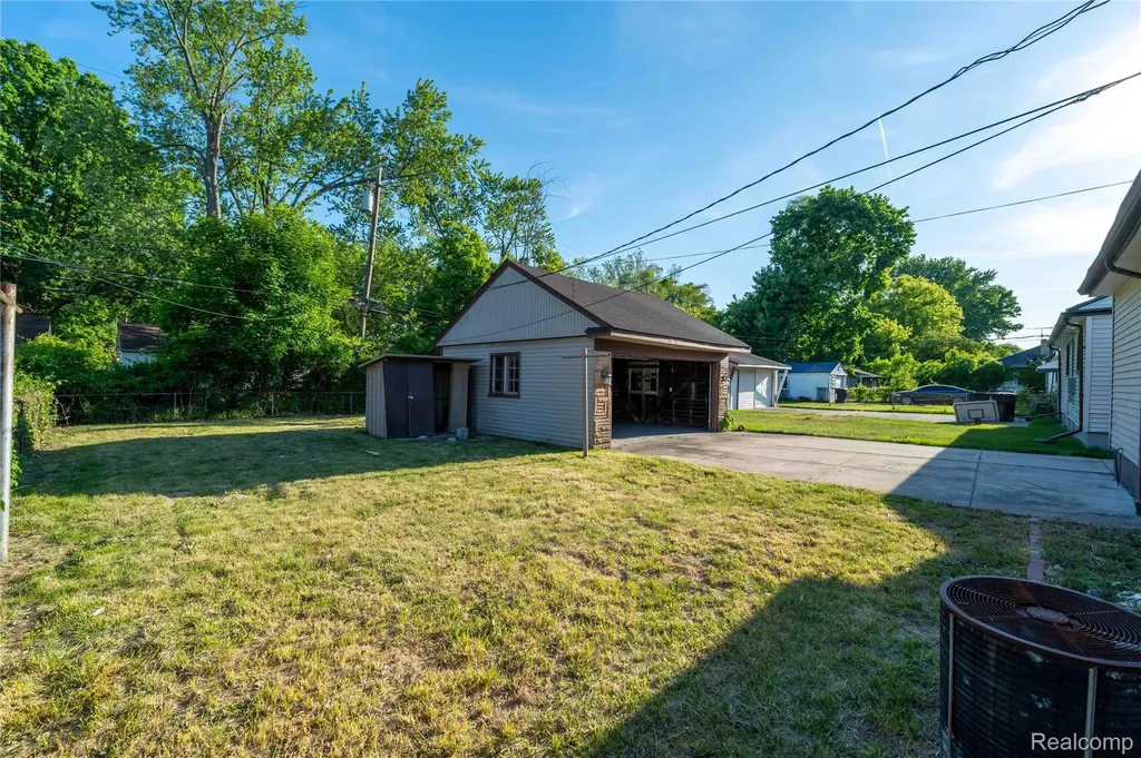 22519 Leewin Street Detroit City MI 48219